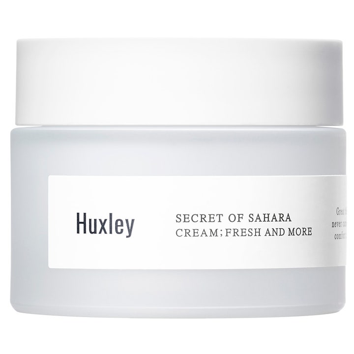 Huxley Secret of Sahara Cream Fresh and More 50 ml kosteuttava kasvovoide huurretussa lasipurkissa valkoisella kannella.
