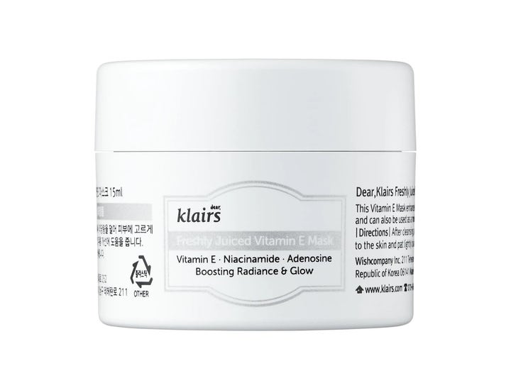 Klairs Freshly Juiced Vitamin E Mask 15 ml heleyttävä kasvonaamio valkoisessa purkissa hopeisilla yksityiskohdilla