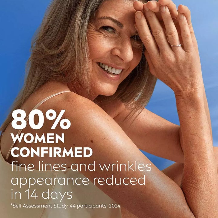 NIVEA Q10 Firming+ Anti-wrinkle Neck & Chest Cream 200 ml kiinteyttävä voide hymyilevällä naisella