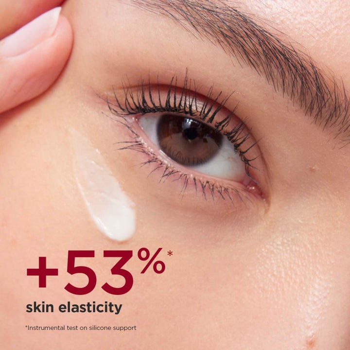 Clarins Total Eye Lift 15 ml silmänympärysvoide elvyttää ihoa ja lisää joustavuutta silmien alla.