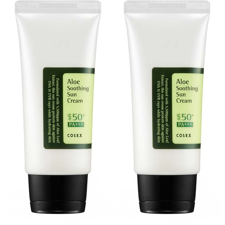 COSRX Aloe Soothing Sun Cream 2 kpl rauhoittava aurinkosuojavoide kahdessa valkoisessa tuubissa mustalla korkilla