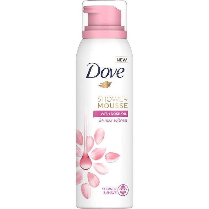 Dove Shower Mousse with Rose Oil pehmentävä suihkuvaahto valkoisessa pullossa jossa on vaaleanpunainen pumppusuutin.