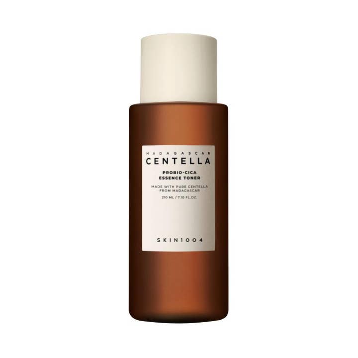 SKIN1004 Madagascar Centella Probio-Cica Essence Toner 210 ml rauhoittava kasvovesi ruskeassa pullossa vaalealla korkilla