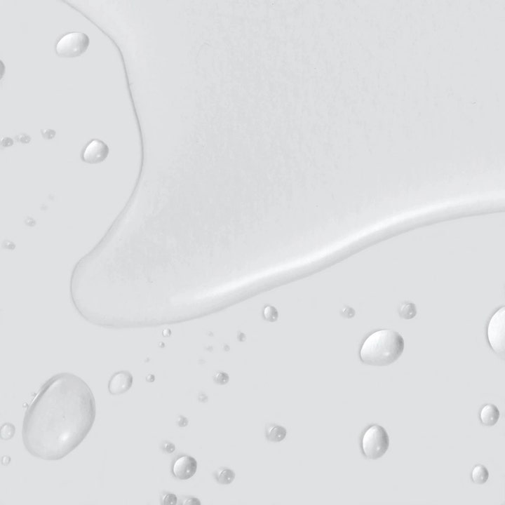 Dermalogica Retinol Clearing Oil 30 ml kirkastava kasvoöljy, jonka kirkas ja kevyt koostumus näkyy pisaroina.