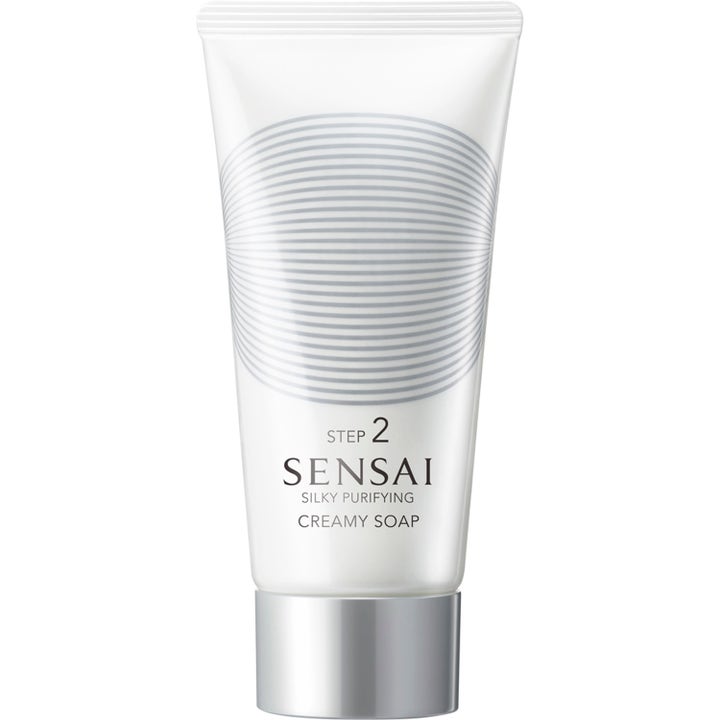 Sensai Silky Purifying Creamy Soap 150 ml puhdistusaine kirkastaa ihoa valkoisessa hopeakorkkisessa tuubissa.