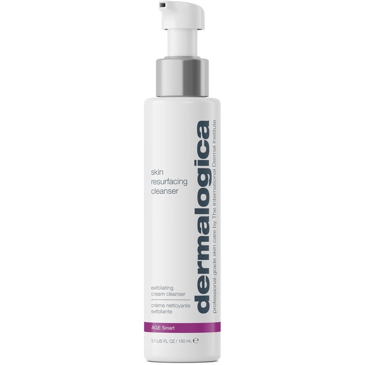 Dermalogica Skin Resurfacing Cleanser 150 ml kuoriva puhdistusvoide silottaa ihoa valkoisessa hopeapumppupullossa.