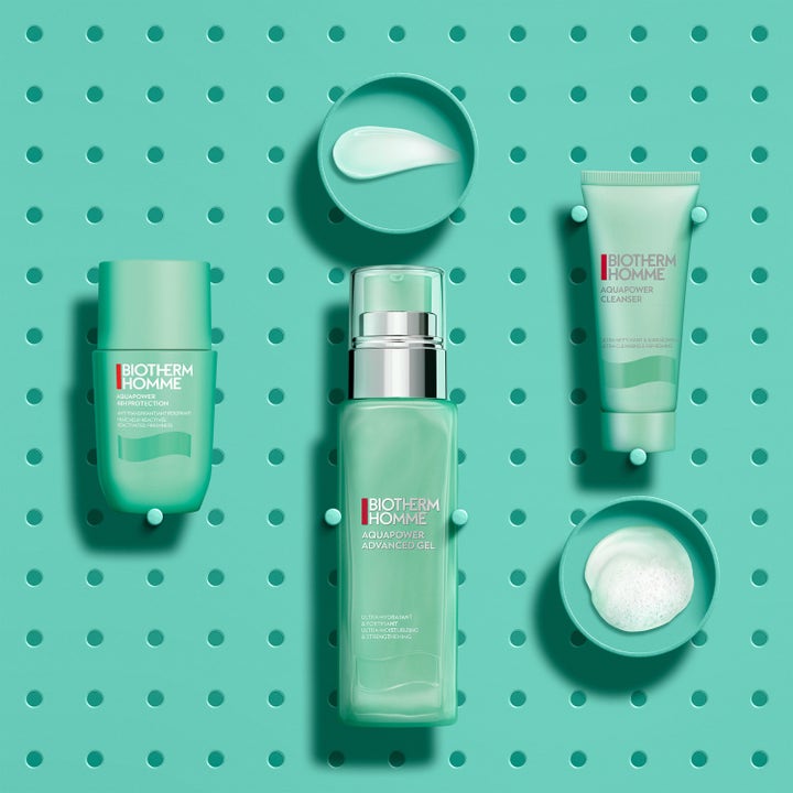 Biotherm Aquapower Set miesten ihonhoitosetti sisältää kosteuttavia tuotteita ja geelimäisiä koostumuksia reikälevyllä.