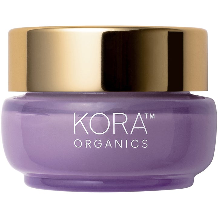 Kora Organics Noni Glow Sleeping Mask heleyttävä yönaamio tyylikkäässä liilassa purkissa kultaisella kannella.