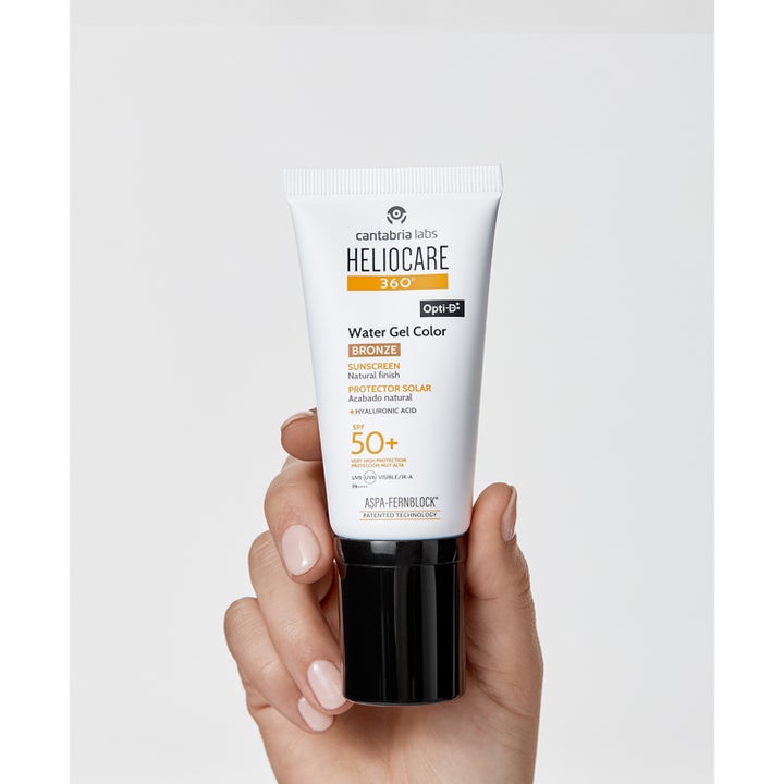 Heliocare Water Gel Color SPF 50+ Bronze 50 ml suojakerroin antaa luonnollisen sävyn valkoisessa tuubissa.