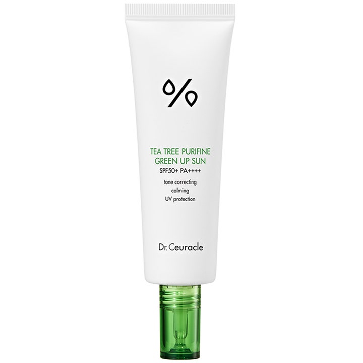 Dr. Ceuracle Tea Tree Purifine Green Up Sun SPF50+ rauhoittava aurinkovoide valkoisessa tuubissa vihreällä korkilla.