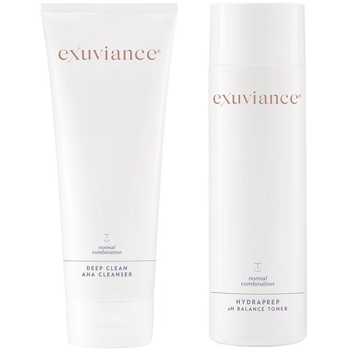 Exuviance Deep Clean AHA Cleanser ja HydraPrep pH Balance Toner syväpuhdistavat tuotteet valkoisessa tuubissa ja pullossa.
