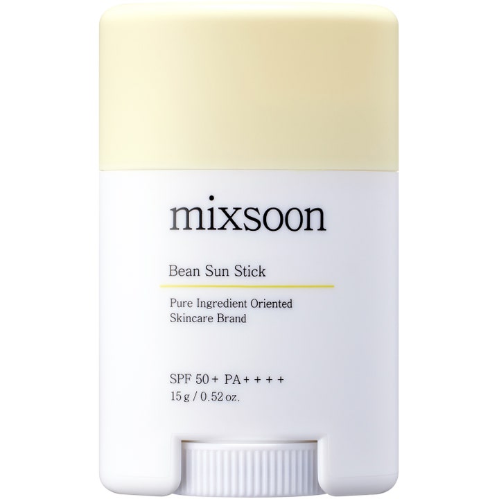 Mixsoon Bean Sun Stick 15 g suojaava aurinkosuojapuikko valkoisessa pakkauksessa vaaleankeltaisella korkilla