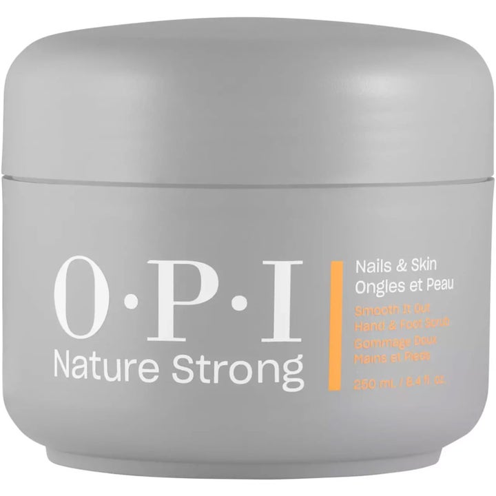 OPI Nature Strong Nails & Skin Smooth It Out Hand & Foot Scrub 250 ml silottava kuorintavoide harmaassa purkissa