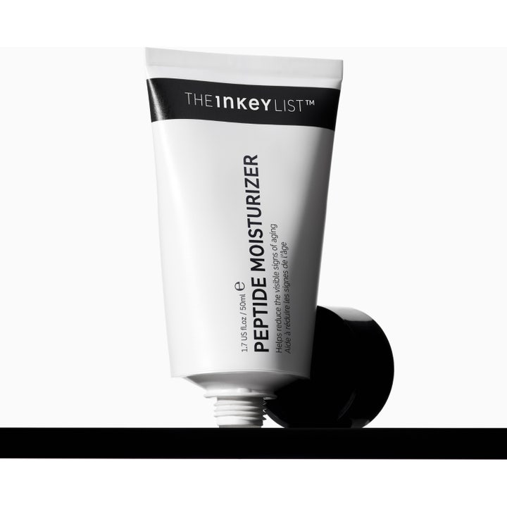The INKEY List Peptide Moisturizer 50 ml kosteuttava kasvovoide mustavalkoisessa pakkauksessa ja tuubissa.