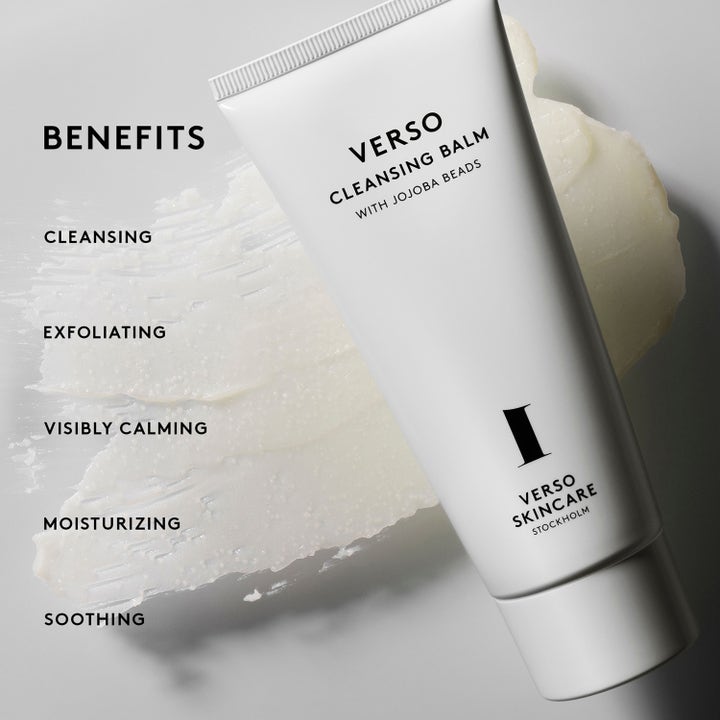 Verso N°1 Cleansing Balm 100 ml puhdistusvoide ja sen täyteläinen koostumus jojobahelmillä.