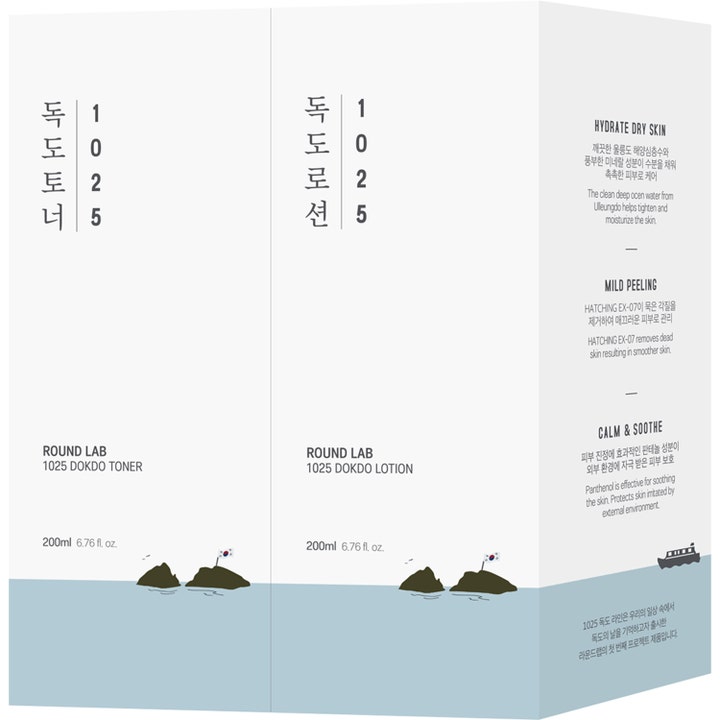Round Lab 1025 Dokdo Toner ja Lotion 400 ml setti kosteuttaa ja kuorii hellävaraisesti valkoisessa pakkauksessa.