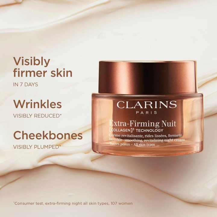 Clarins Extra-Firming Nuit 50 ml kiinteyttävä yövoide silottaa ryppyjä kuparinhohtoisessa lasipurkissa.