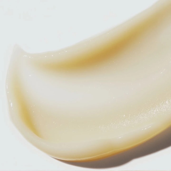 MANTLE The Eye Smoother 15 ml silmänympärysvoide silottaa ihoa. Täyteläinen, vaaleankeltainen ja sileä koostumusnäyte.