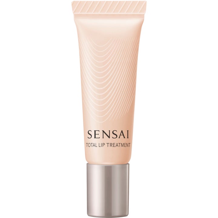 Sensai Neck & Decollette Care Limited Set Total Lip Treatment huulivoide persikkaisessa tuubissa hopeisella korkilla.