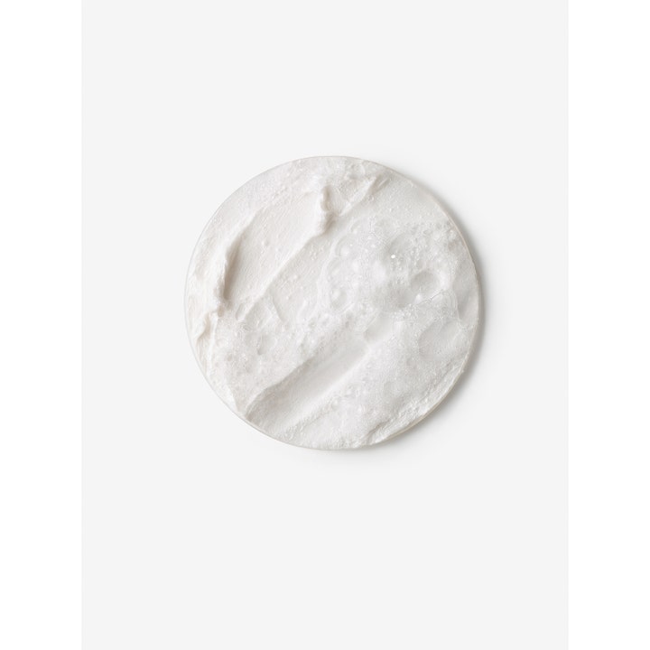 Estée Lauder Perfectly Clean Foam Cleanser 150 ml puhdistusaine, valkoinen, kermainen ja kupliva vaahtokoostumus.