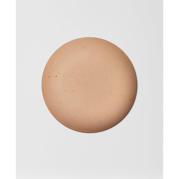 Heliocare Pigment Solution Fluid SPF 50+ 50 ml tasoittava aurinkosuoja ja pyöreä pisara nuden sävyistä nestettä.
