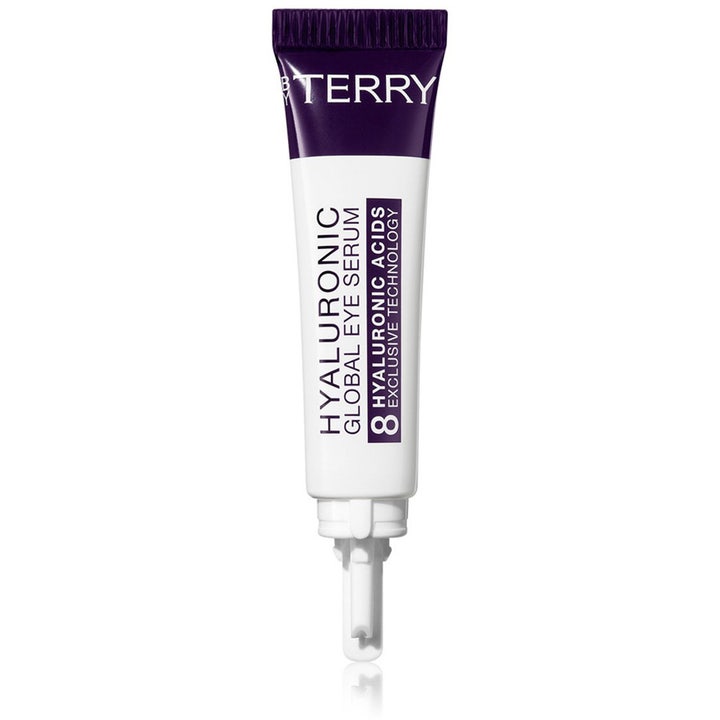 By Terry Hyaluronic Global Eye Serum 15 ml kosteuttava silmänympärysseerumi lila-valkoisessa tuubissa jossa on levityspää.