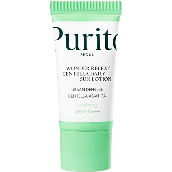 Purito Seoul Wonder Releaf Centella Daily Sun Lotion rauhoittava aurinkovoide valkoisessa tuubissa vihreällä korkilla