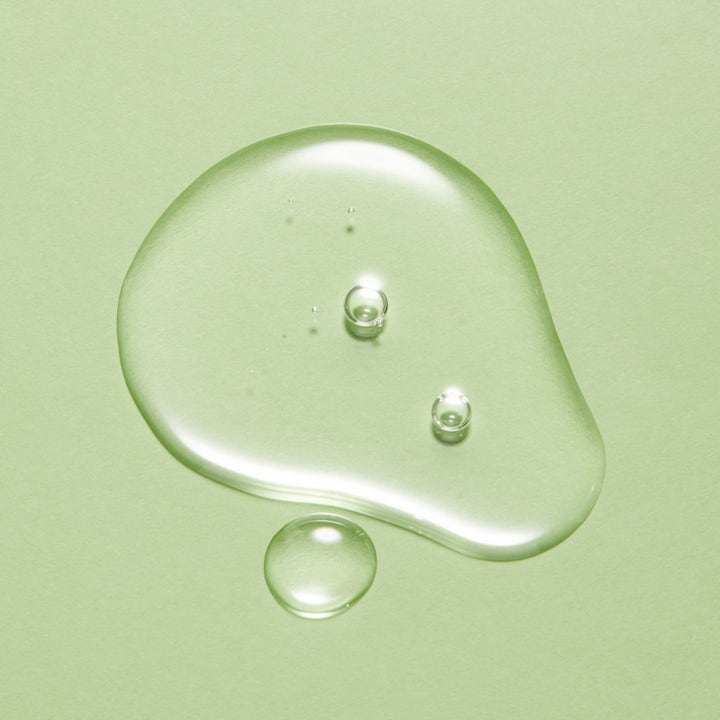 Torriden BALANCEFUL Cica Serum 50 ml rauhoittava cica-seerumi on kirkas nestemäinen koostumus ilmakuplilla.