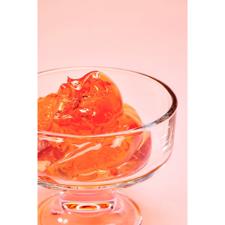 Mixsoon PDRN Collagen Cream 50 ml kiinteyttävä kasvovoide, jossa on oranssi geelimäinen koostumus lasimaljassa.