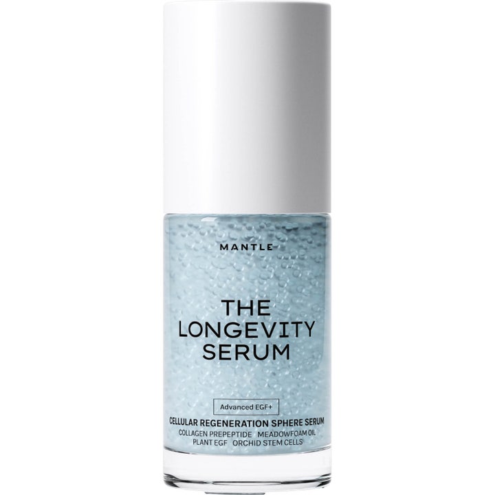 MANTLE The Longevity Serum uudistava EGF kasvoseerumi läpinäkyvässä pullossa jossa on sinisiä palloja ja valkoinen korkki