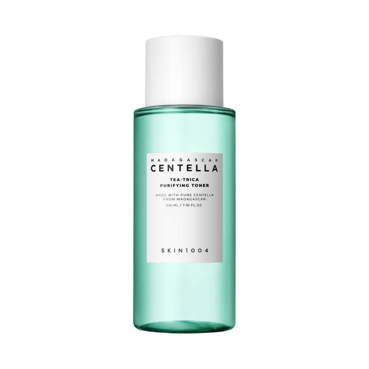 SKIN1004 Madagascar Centella Tea-Trica Purifying Toner 210 ml puhdistava kasvovesi vihreää nestettä kirkkaassa pullossa