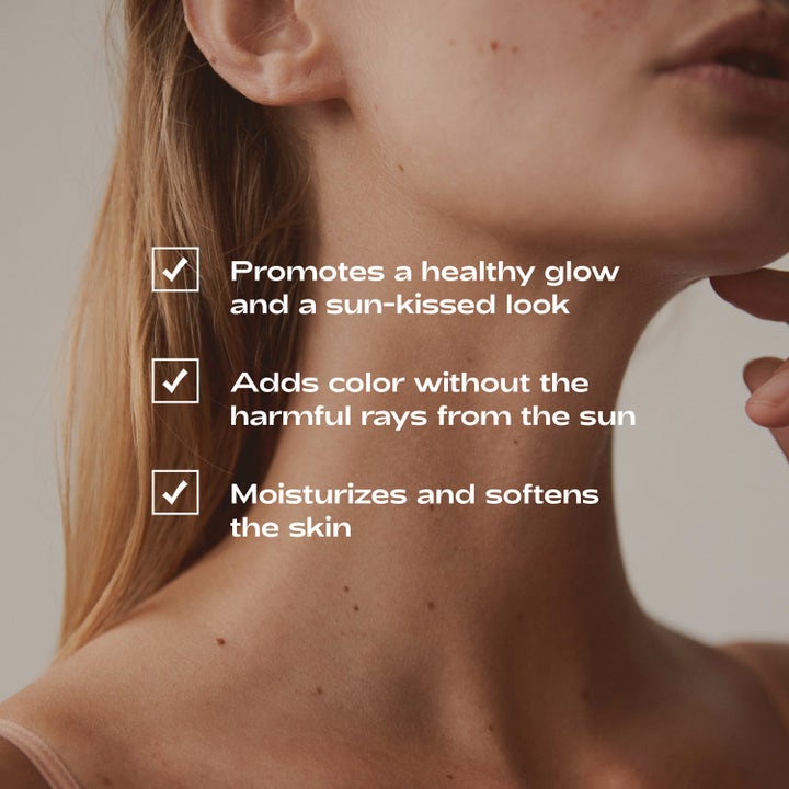 Bodyologist Summer Dew Customizable Self-tanning Drops 50 ml antaa päivettyneen hehkun ja kosteuttaa ihoa.