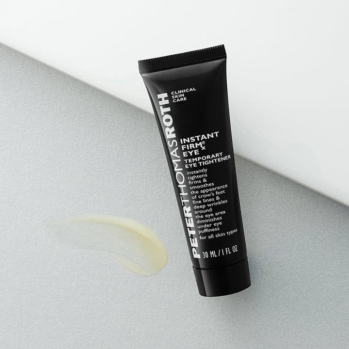 Peter Thomas Roth Instant FirmX Eye 30 ml kiinteyttävä silmänympärysvoide mustassa tuubissa ja vaalea geelikoostumus.