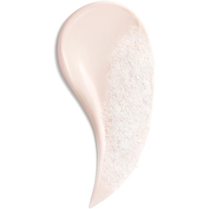 Biotherm Daily Routine Dry Skin kosteuttava puhdistusaine jonka vaaleanpunainen voide luo pehmeän vaahdon