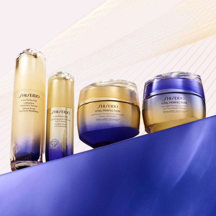 Shiseido Vital Perfection Advanced Cream 50 ml kiinteyttävä kasvovoide kultaisissa ja violeteissa liukuväripakkauksissa.