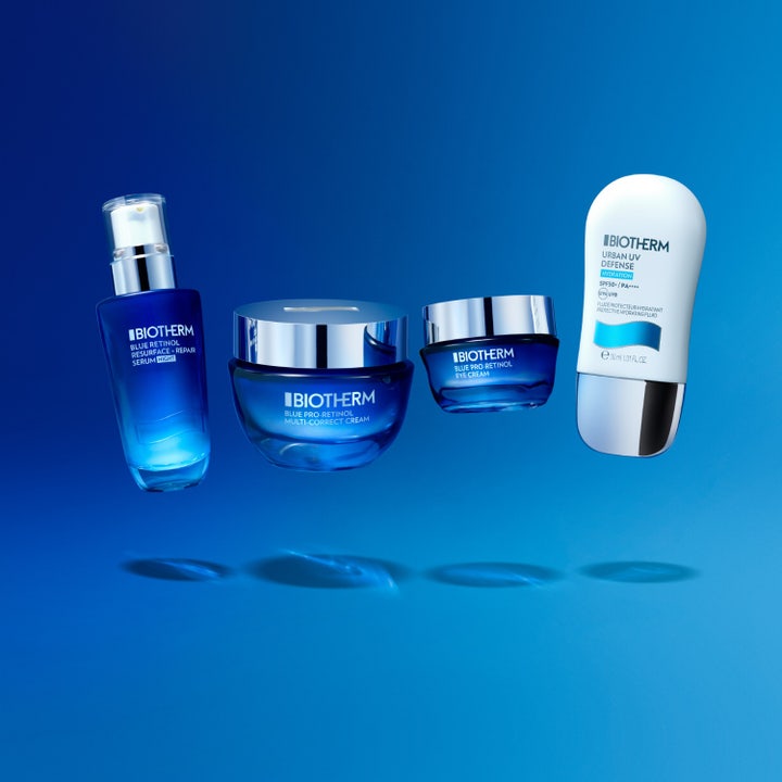 Biotherm Blue Pro-Retinol 15 ml silmänympärysvoide esittelee kofeiinia ja Life Planktonia sinisessä tekstuurissa.