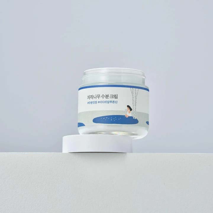 Round Lab Birch Juice Moisturizing Cream 80 ml kosteuttava kasvovoide kirkkaassa purkissa valkoisella kannella