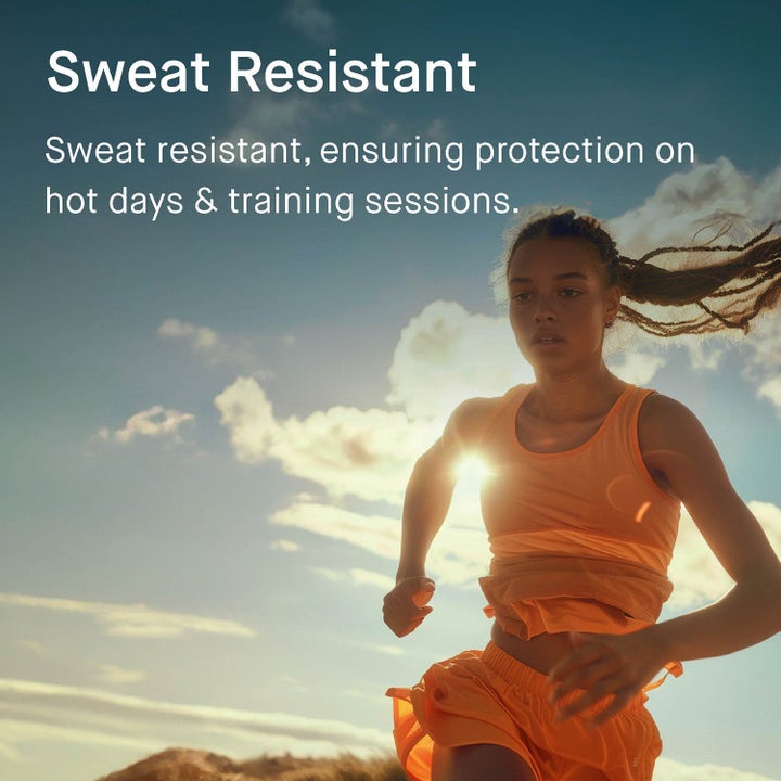 EVY Technology Sun Protection Set 175 ml hienkestävä aurinkosuoja juoksevalla naisella ja Sweat Resistant tekstillä