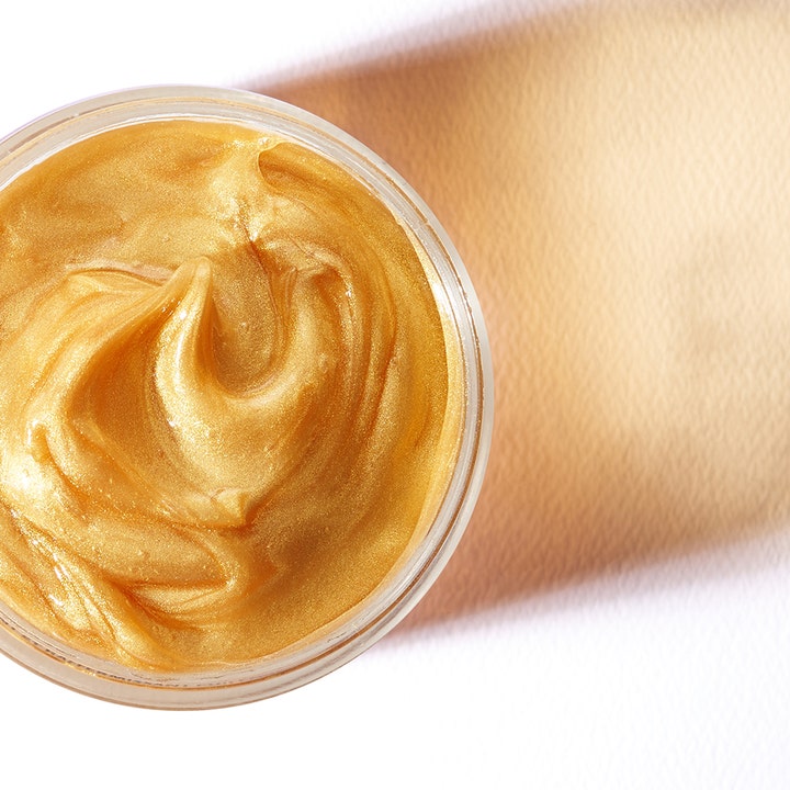 Peter Thomas Roth 24k Gold Mask 150 ml kiinteyttävä kasvonaamio, jossa on kimalteleva ja ylellinen kultainen koostumus.