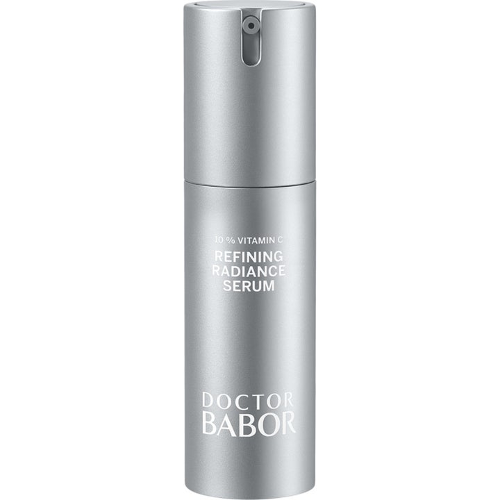 Doctor Babor 10% Vitamin C Refining Radiance Serum 30 ml kirkastava seerumi hopeisessa metallinhohtoisessa pumppupullossa.