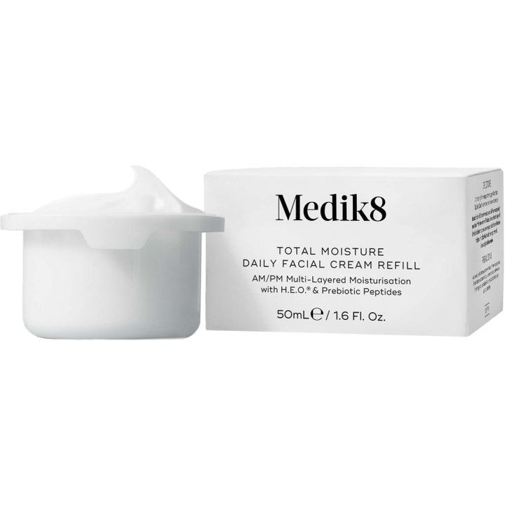 Medik8 Total Moisture Daily Facial Cream Refill 50 ml kosteuttava kasvovoide valkoisessa täyttöastiassa ja rasiassa.
