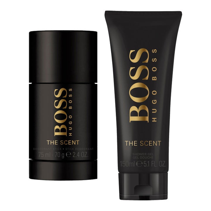 Hugo Boss The Scent 75 ml ja 150 ml raikastava deodorantti ja suihkugeeli mustissa pakkauksissa kultaisin kirjaimin.
