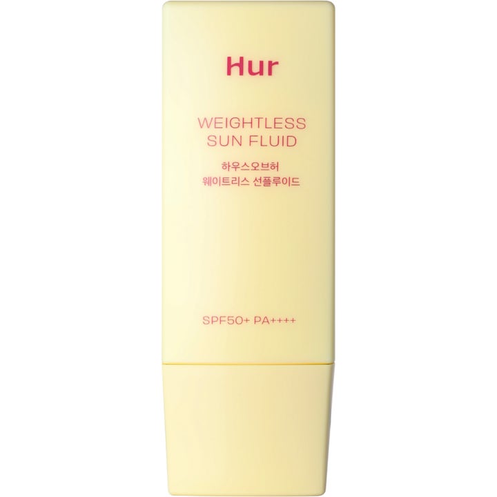 House of Hur Weightless Sun Fluid 50 ml kevyt aurinkovoide vaaleankeltaisessa litteässä pakkauksessa.