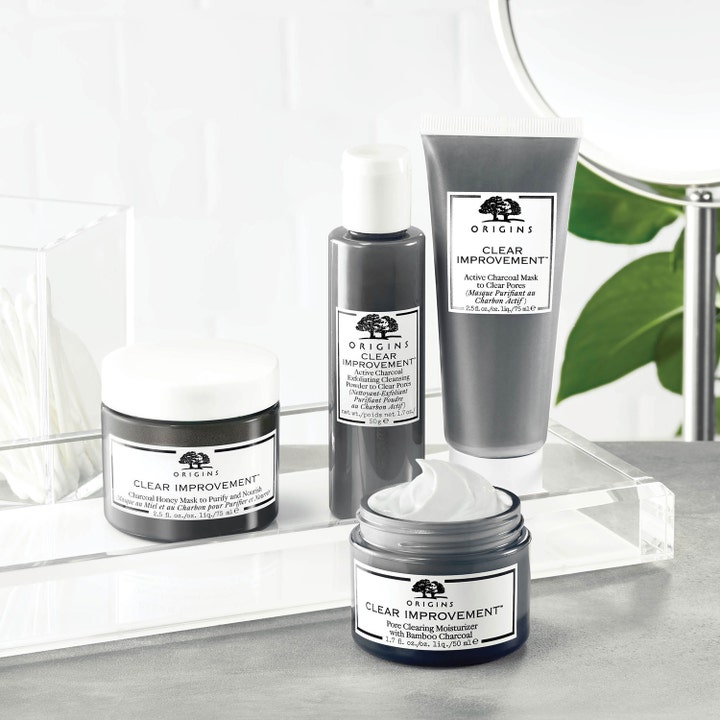 Origins Clear Improvement Active Charcoal Mask 75 ml kasvonaamio harmaassa tuubissa osana tuotesarjaa.