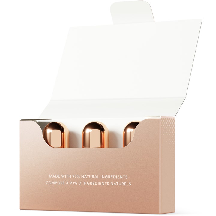 FOREO SUPERCHARGED Eye & Lip Contour Booster 10,5 ml seerumi avatussa ruusukultaisessa rasiassa jossa on 93% luonnollisia ainesosia.