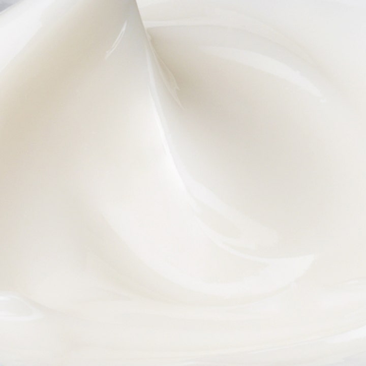 Biotherm Blue Therapy Moisturizing Night Cream 50 ml kosteuttava yövoide on täyteläinen ja silkkinen koostumus.