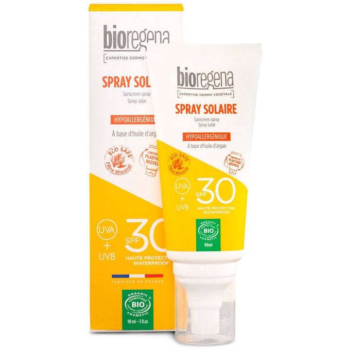 Bioregena Spray Solaire SPF 30 90 ml vedenkestävä aurinkosuoja valkoisessa pumpputuubissa ja keltaisessa pakkauksessa
