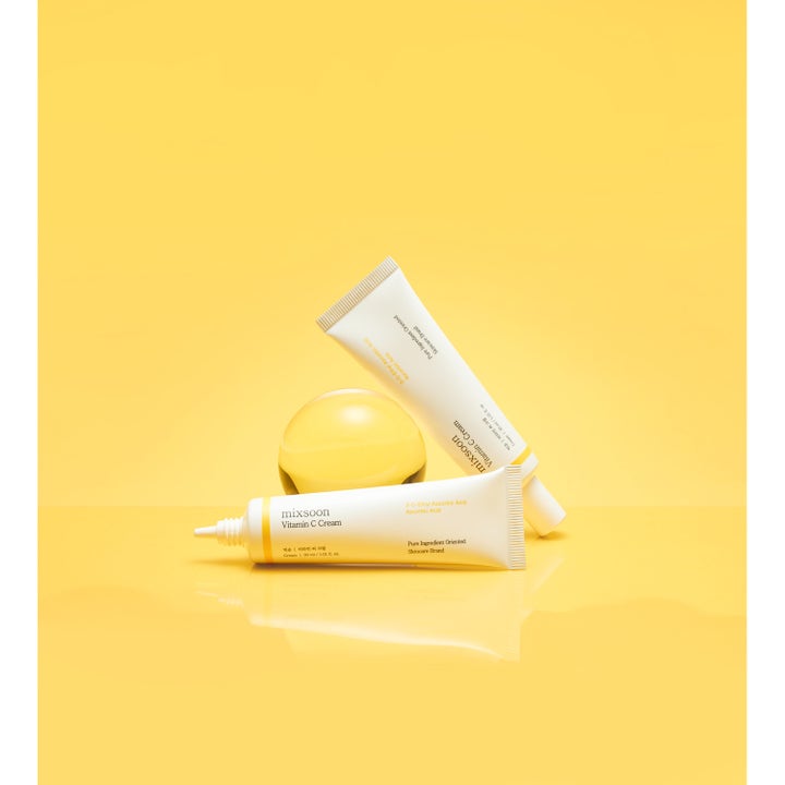 Mixsoon Vitamin C Cream 30 ml kirkastava kasvovoide valkoisissa tuubeissa keltaisella taustalla