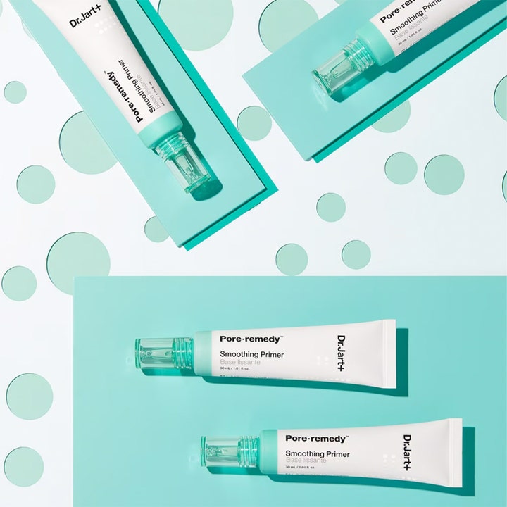 Dr.Jart+ Pore-remedy Smoothing Primer 30 ml silottava pohjustustuote valkoisissa tuubeissa mintunvihreällä taustalla.