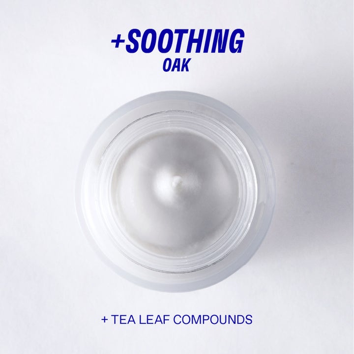 KORRES Smart Yoghurt Face Mask 100 ml rauhoittava kasvonaamio kermainen koostumus ja teksti Soothing Oak.